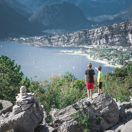 Garda Baldo Apartments_Vivaldi Torbole Sul Garda Extérieur photo