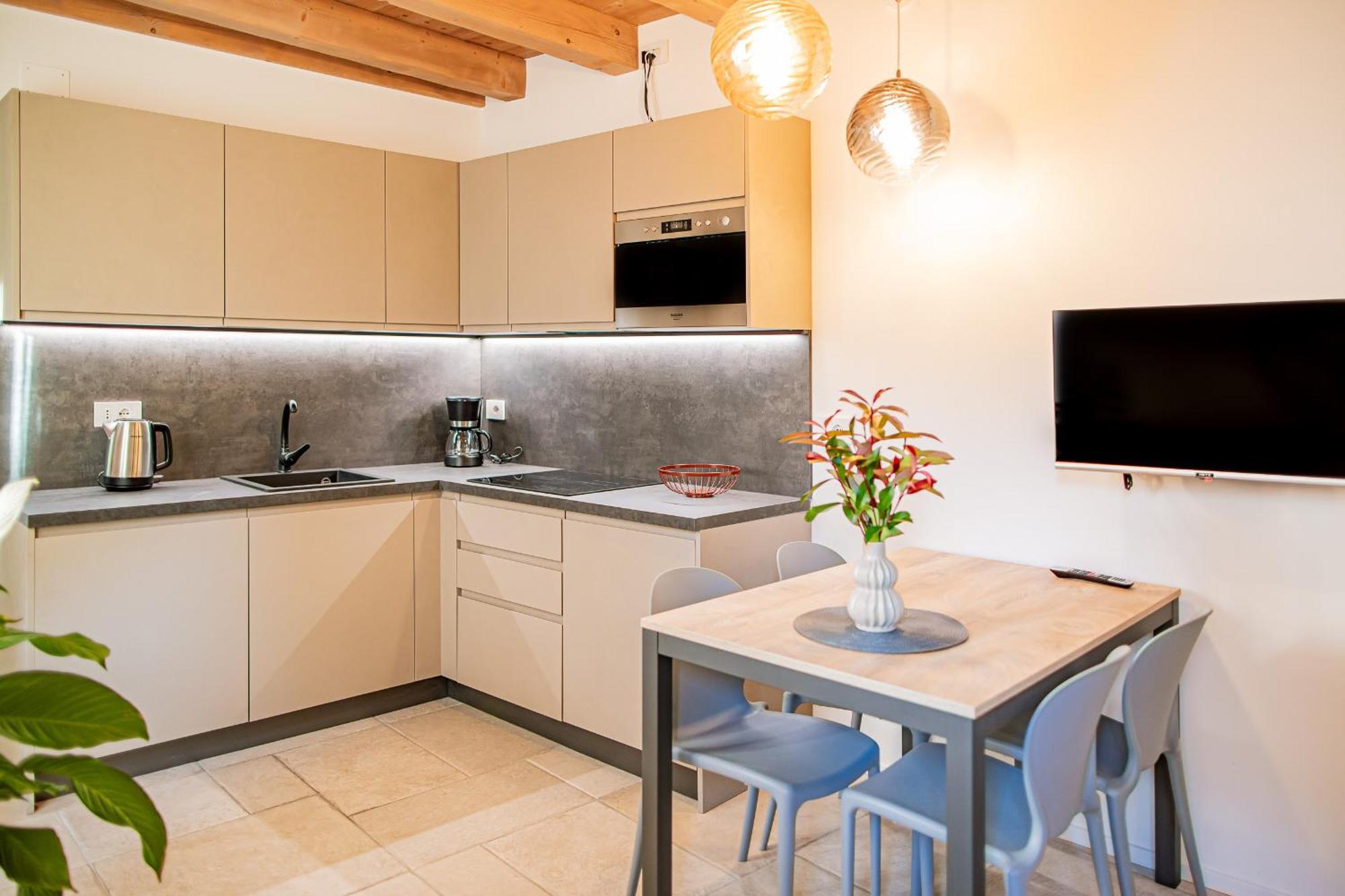Garda Baldo Apartments_Vivaldi Torbole Sul Garda Extérieur photo